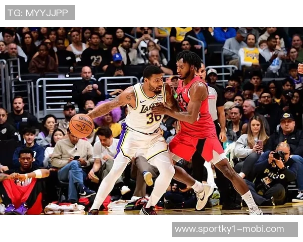 湖人尽管失误频频三分不佳却凭借进攻篮板拼搏奋战